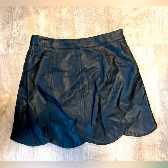 Altar’d State black leather mini NWOT size M - Picture 1 of 3